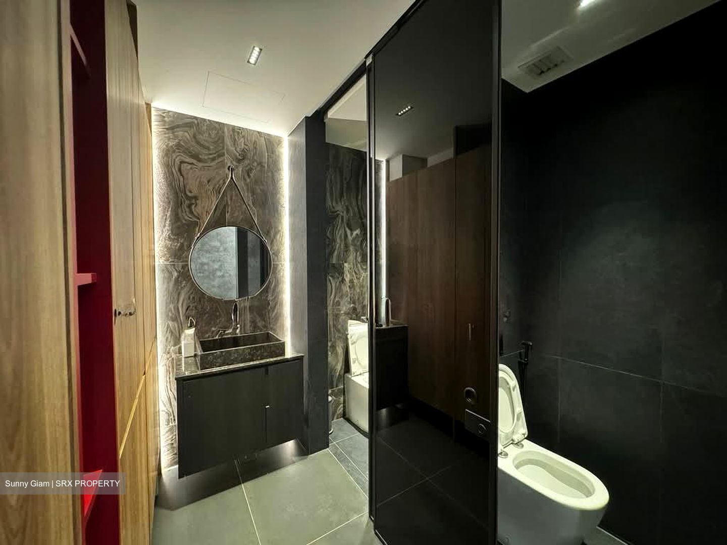 Serangoon Road (D12), Retail #558871391